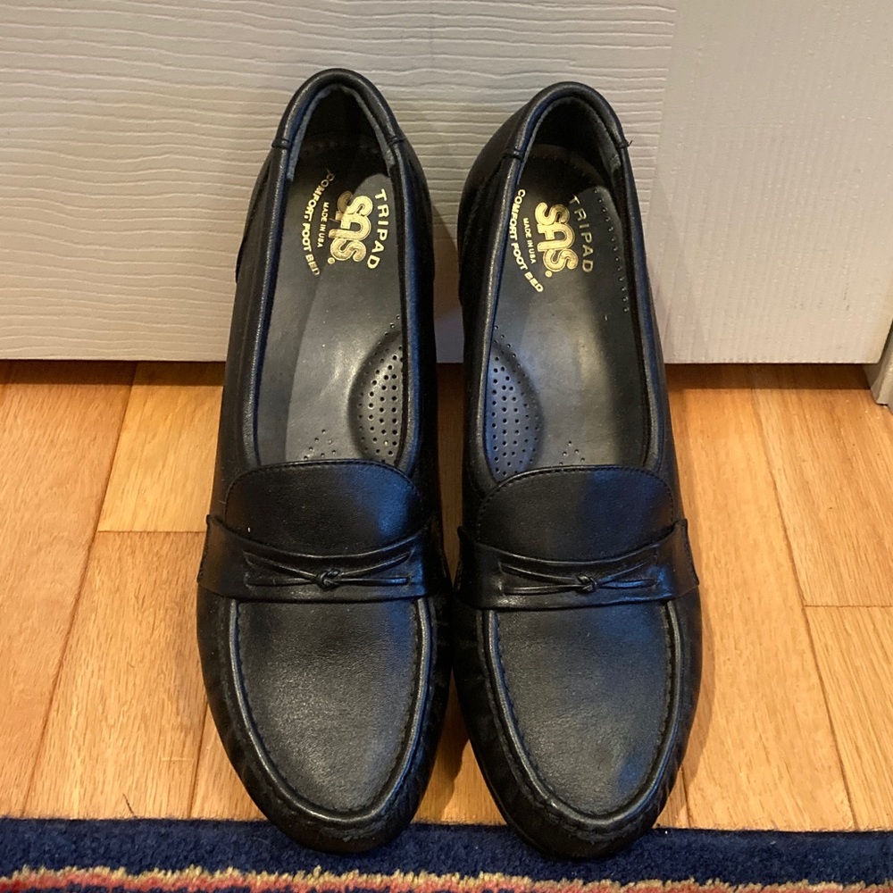 EUC SAS Black Wedges